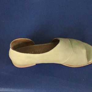 Women’s sandals size 10